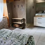 Holiday home Le Marronnier Saint-Mamet-la-Salvetat