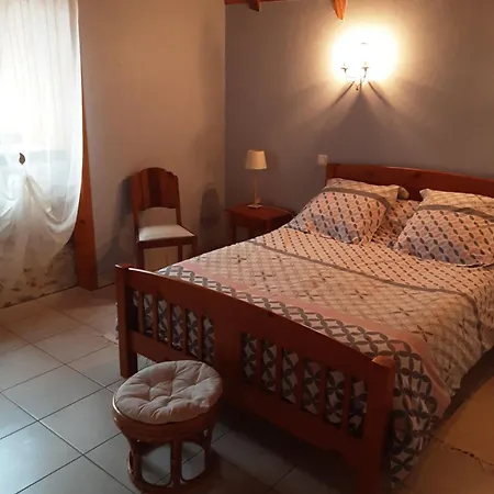 Holiday home Le Marronnier Saint-Mamet-la-Salvetat